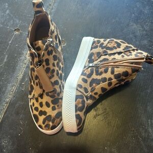 Leopard wedges